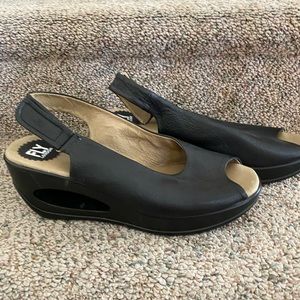 Summer Fly London sling back